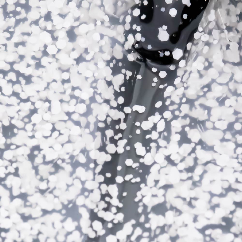 Application Top Coat INOCOS Dalmatien pois blanc brillant sur ongles