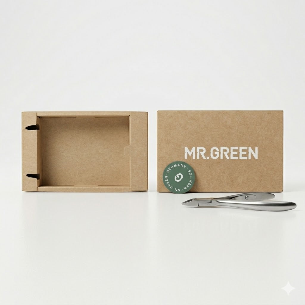 Pince à cuticules MR.GREEN présentée avec son emballage, acier inoxydable de qualité chirurgicale