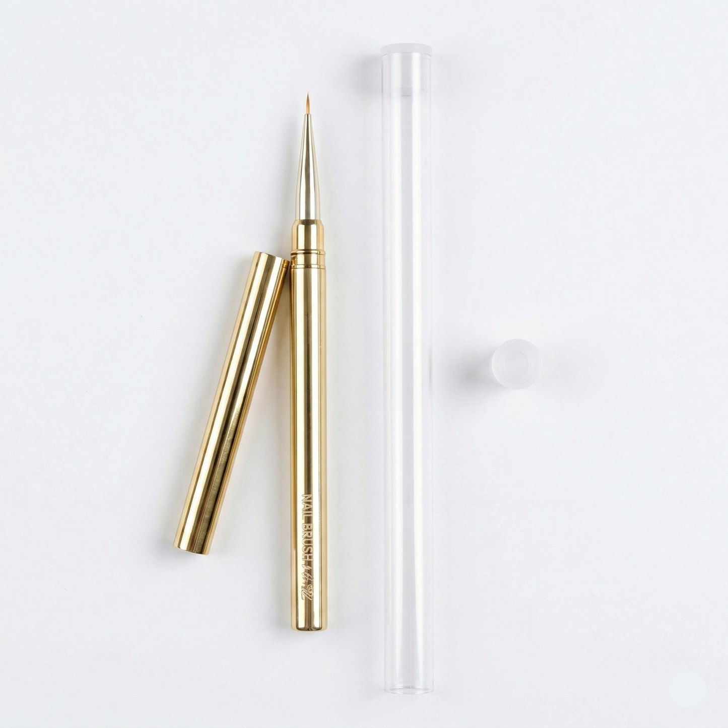 Visuel professionnel du pinceau liner doré 6mm, outil nail art de précision pour prothésiste ongulaire.