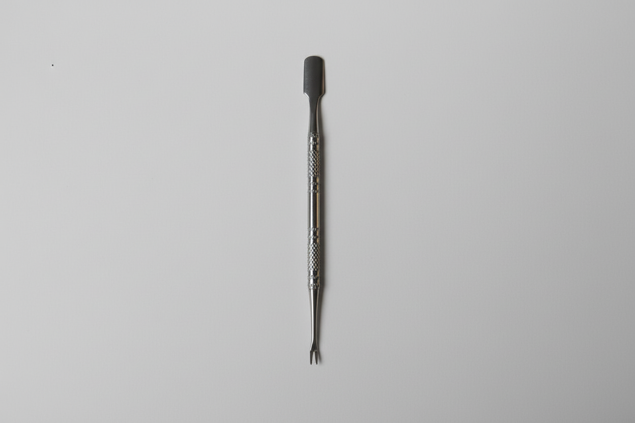 Repousse-cuticules professionnel en acier inoxydable dans son emballage d'origine, outil double embout pour manucure et pedicure professionnelle