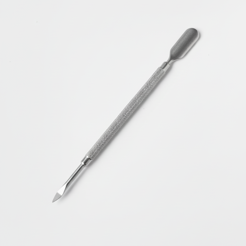 Repousse-cuticules professionnel en acier inoxydable avec double embout : pointe fine pour travail de precision et pointe plate pour repousser delicatement les cuticules