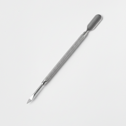 Repousse-cuticules professionnel en acier inoxydable avec double embout : pointe fine pour travail de precision et pointe plate pour repousser delicatement les cuticules